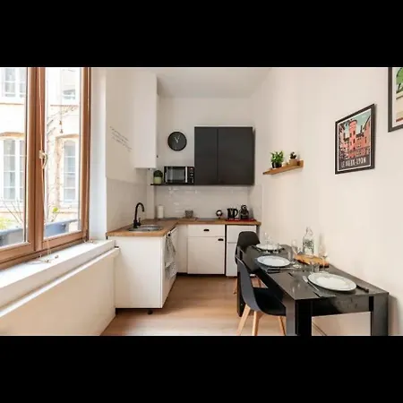 Apartment Plein Centre De ! Chic Et Pratique!